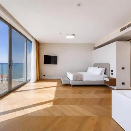 By Ps - Bay Hotel