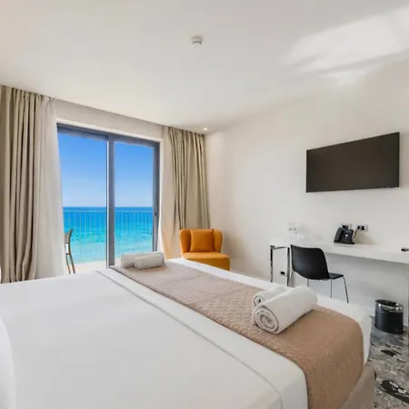 By Ps - Bay Hotel